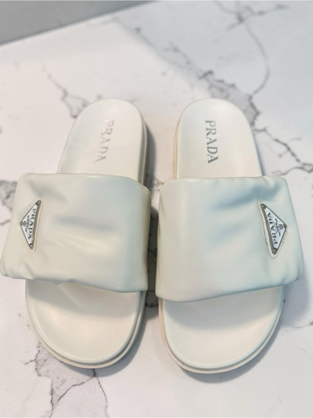 NWB Source Unknown White Padded Slide Sandals with Triangle Logo
